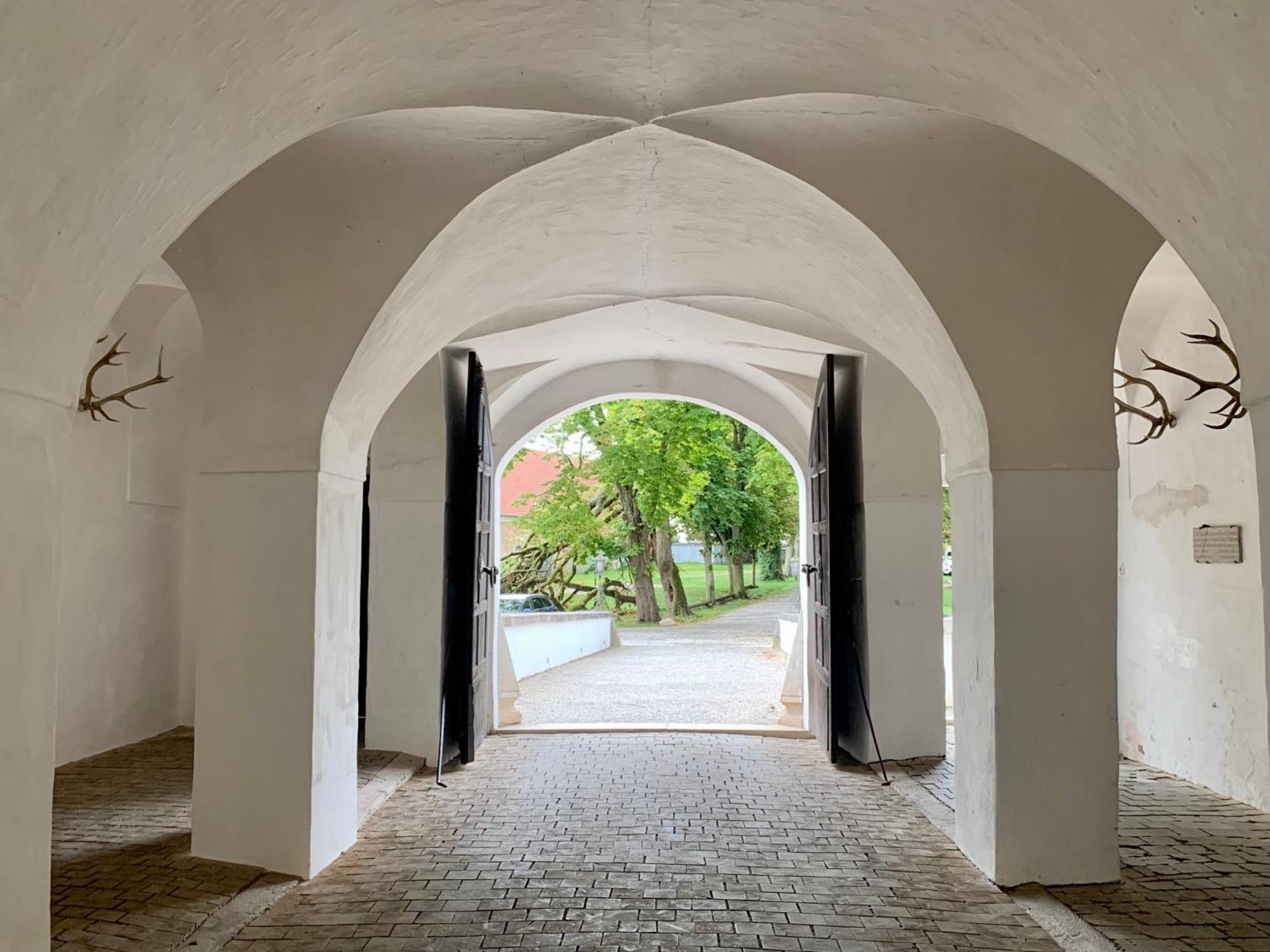 Wohnen Im Wasserschloss Sandizell Schrobenhausen Bagian luar foto
