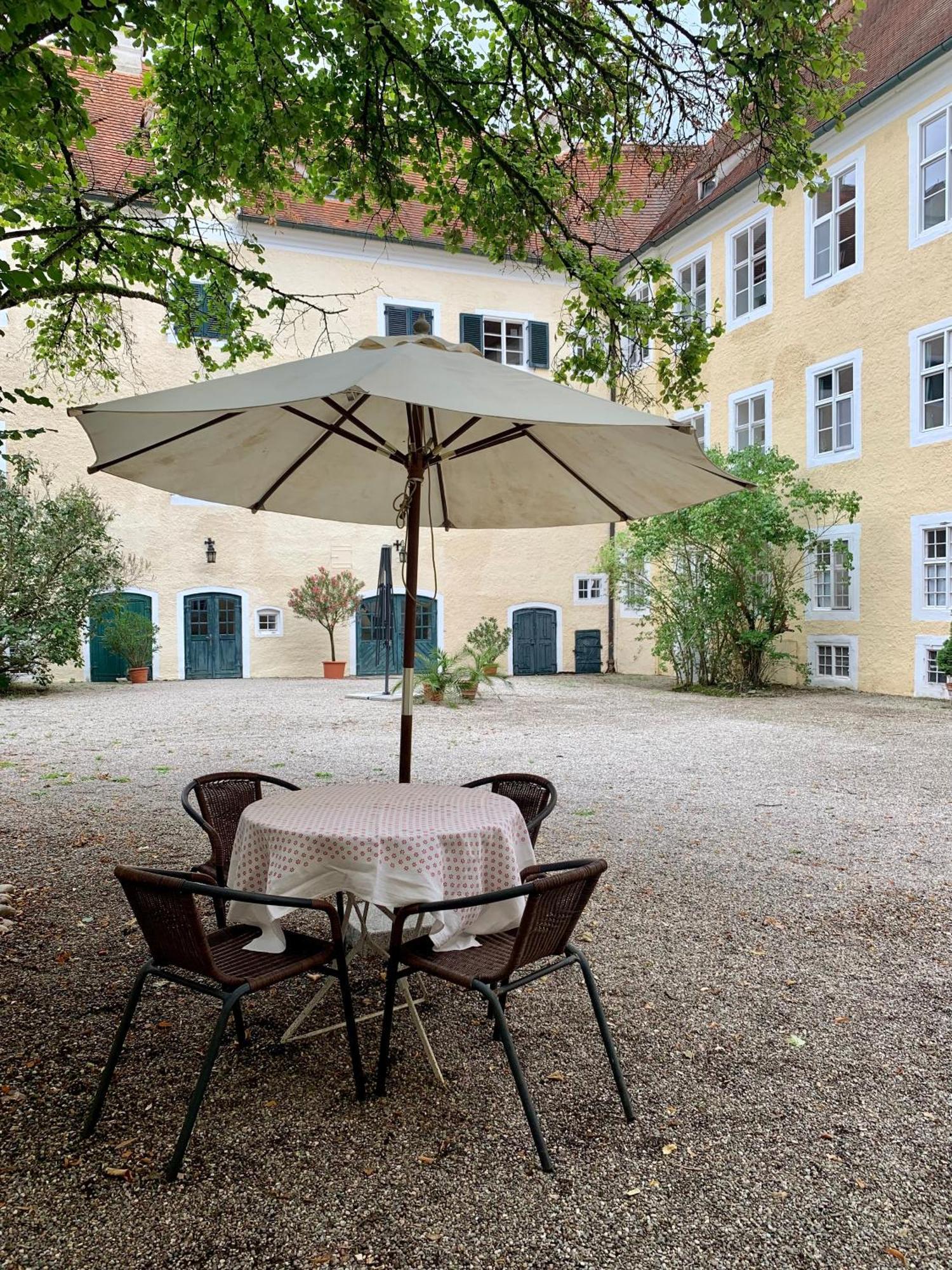 Wohnen Im Wasserschloss Sandizell Schrobenhausen Bagian luar foto